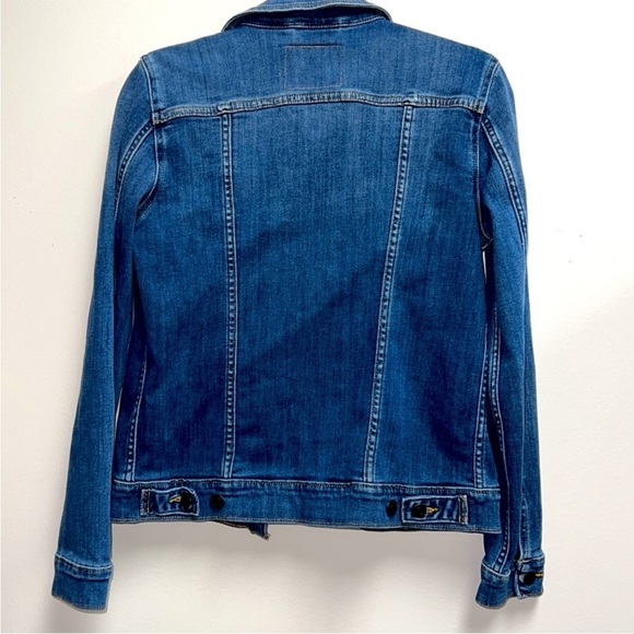 Levi's
•Denim Blue Trucker Jacket
•Classic 90's Style
•Casual
•Size Large - Picture 7 of 8